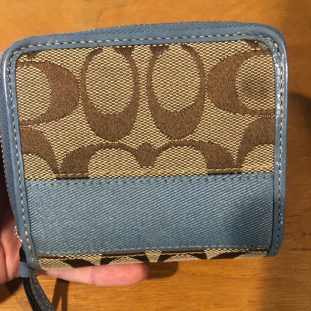 Cute coach small wallet ! - Picture 3 of 5